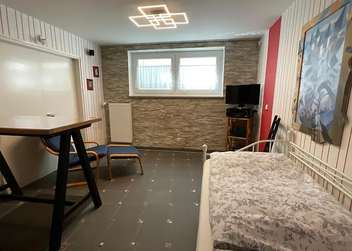 Messe-apartment, 4 Schlafzimmer, 80 Qm, Garten - 6 Km Zur Messe, Verkehrsguenstig, Ruhig, Parkplaetze * Norimberga