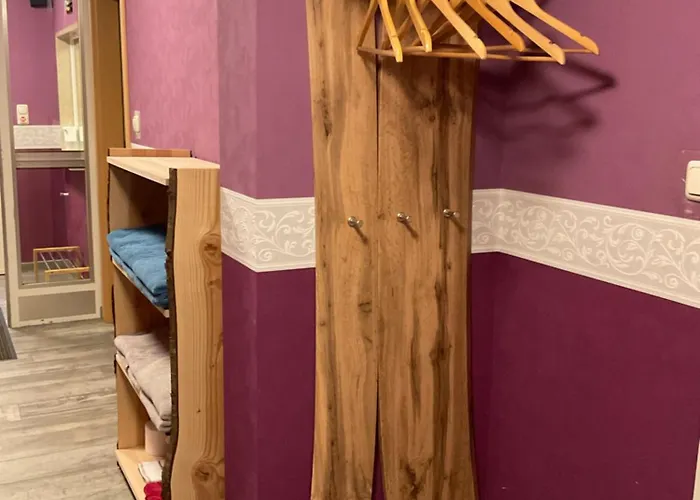 Messe-apartment, 4 Schlafzimmer, 80 Qm, Garten - 6 Km Zur Messe, Verkehrsguenstig, Ruhig, Parkplaetze *