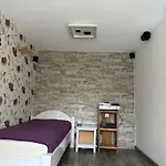 Messe-apartment, 4 Schlafzimmer, 80 Qm, Garten - 6 Km Zur Messe, Verkehrsguenstig, Ruhig, Parkplaetze 公寓 纽伦堡