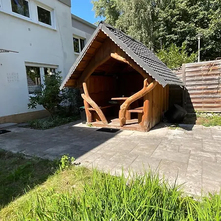 Messe-apartment, 4 Schlafzimmer, 80 Qm, Garten - 6 Km Zur Messe, Verkehrsguenstig, Ruhig, Parkplaetze Appartamento *