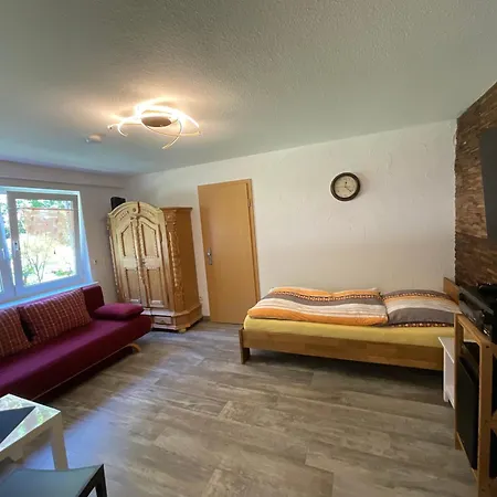 Appartamento Messe-apartment, 4 Schlafzimmer, 80 Qm, Garten - 6 Km Zur Messe, Verkehrsguenstig, Ruhig, Parkplaetze *