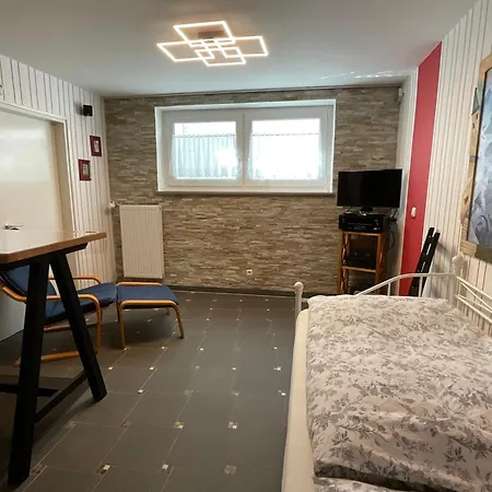 Messe-apartment, 4 Schlafzimmer, 80 Qm, Garten - 6 Km Zur Messe, Verkehrsguenstig, Ruhig, Parkplaetze * Norimberga